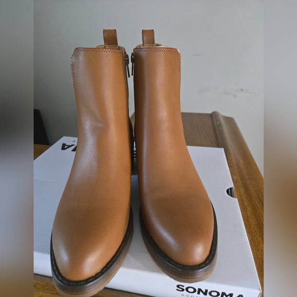 Sonoma Tan Ankle Boots with Elastic Side Panels Size 8 - Picture 3 of 11